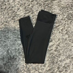 SOLD!!Gap black studio sky high rise leggings